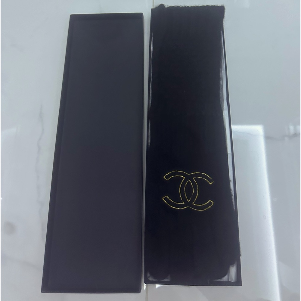 Authentic Chanel cashmere gloves !! One size! NWT - Picture 4 of 9